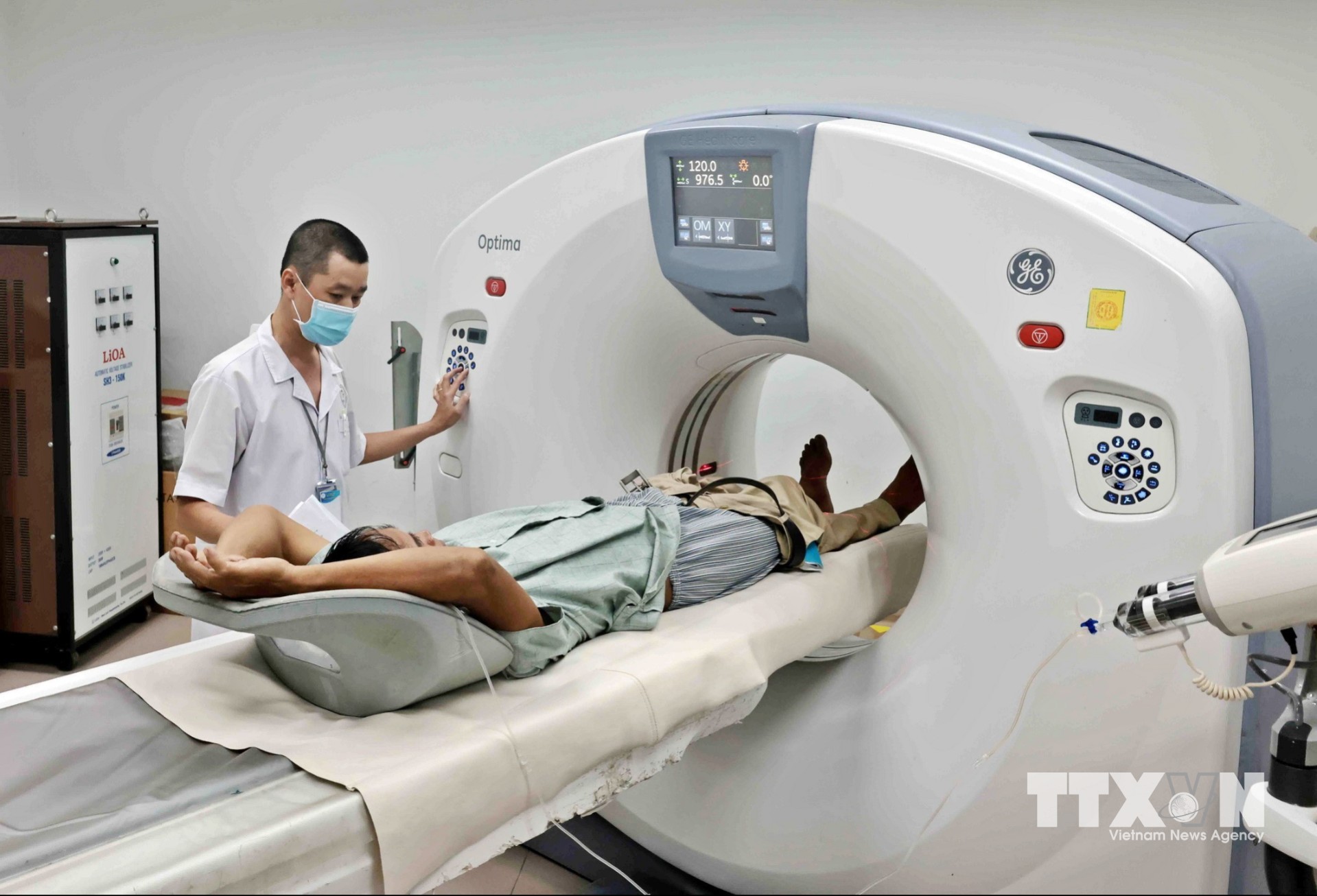 Bệnh viện Đa khoa tỉnh Ninh Thuận được đầu tư cơ sở vật chất khang trang, trang thiết bị y tế hiện đại; môi trường thông thoáng, sạch đẹp. Đội ngũ y, bác sĩ được nâng cao chuyên môn, kỹ thuật và tận tâm với nghề, đã đem lại nhiều sự hài lòng cho người dân. (Ảnh: Trần Việt/TTXVN)
